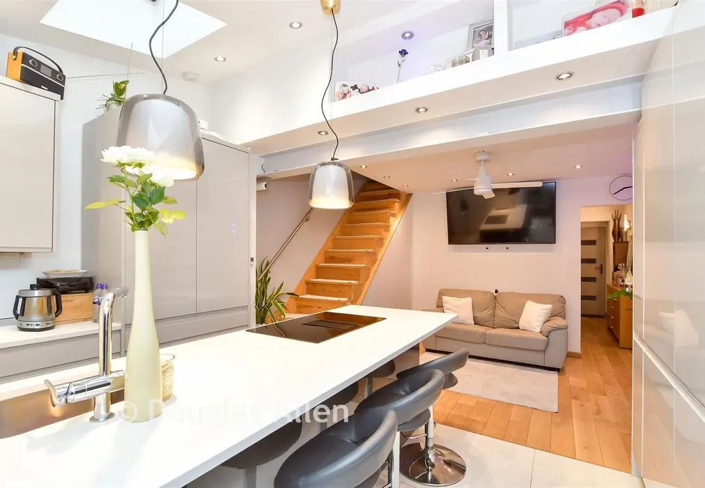 Kitchen - Elm Park Avenue, Hornchurch, Essex - Wards of Kent