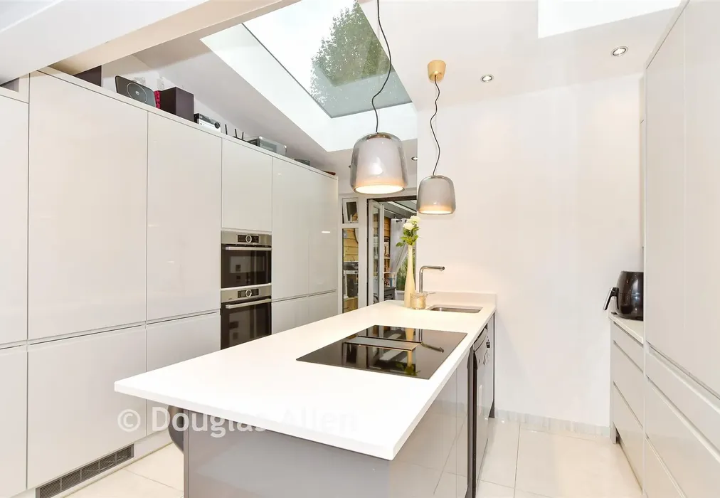 Kitchen - Elm Park Avenue, Hornchurch, Essex - Wards of Kent