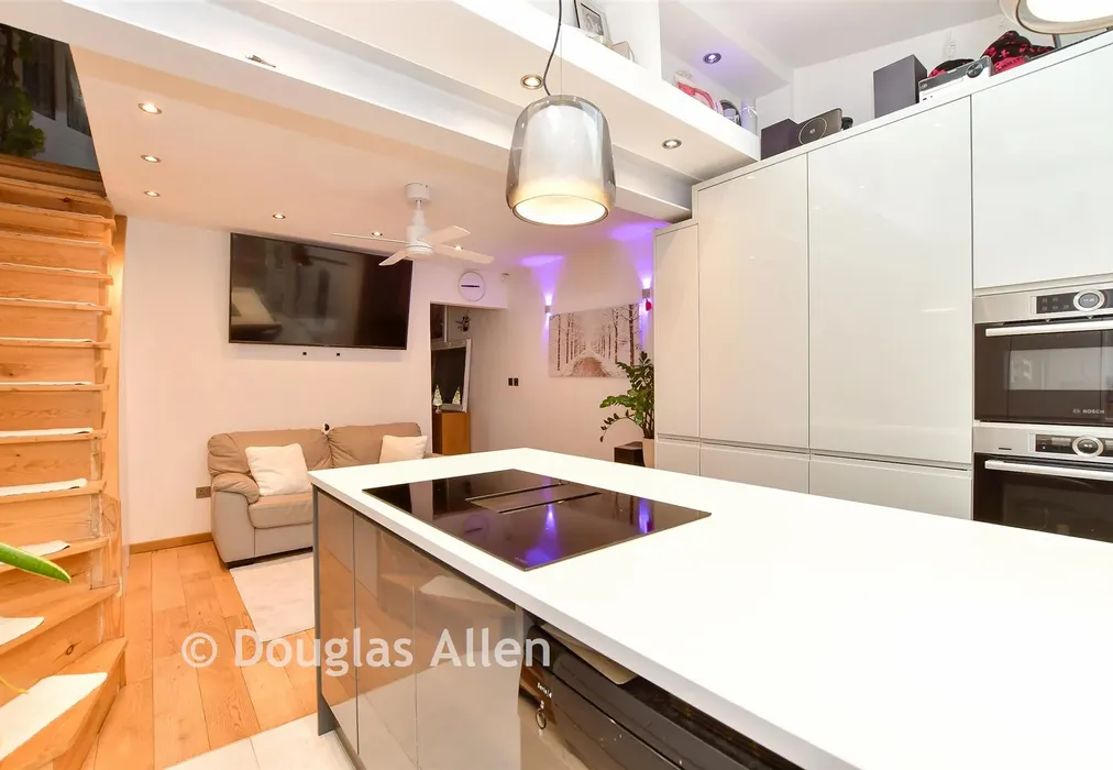 Kitchen - Elm Park Avenue, Hornchurch, Essex - Wards of Kent