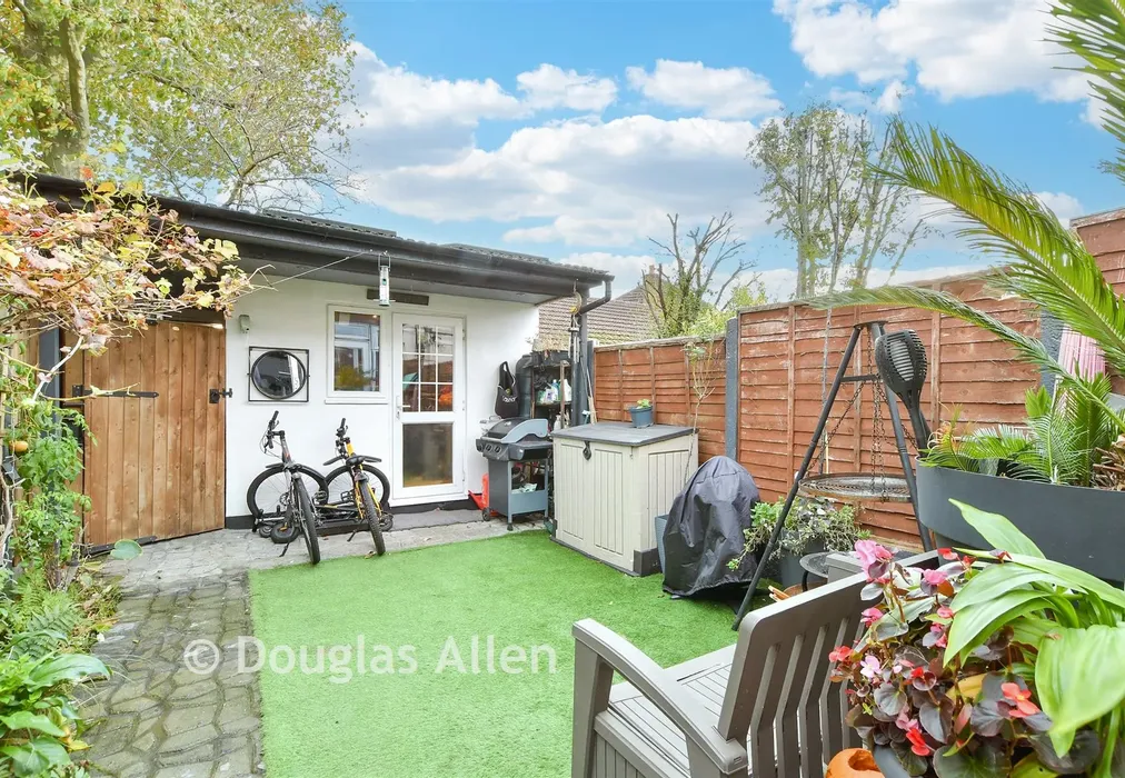 Rear Garden - Elm Park Avenue, Hornchurch, Essex - Wards of Kent