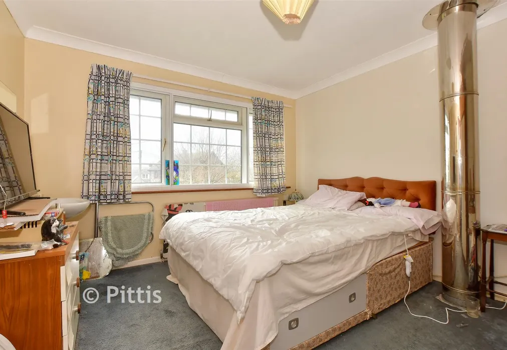 Bedroom 1 - Carpenters Lane, Brook, Newport, Isle of Wight - Wards of Kent