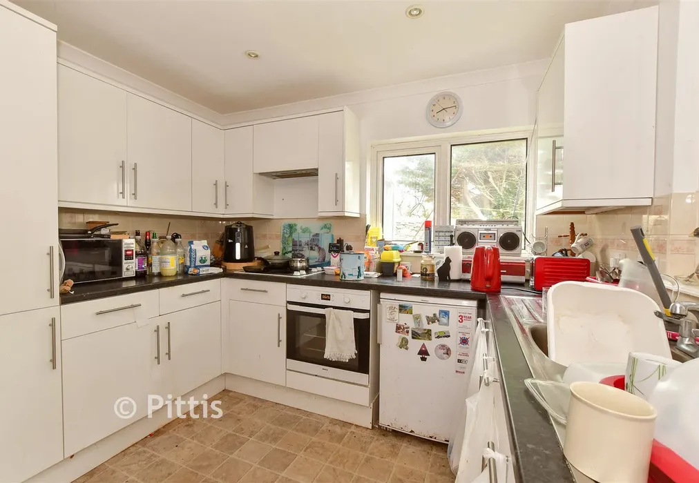 Kitchen - Carpenters Lane, Brook, Newport, Isle of Wight - Wards of Kent