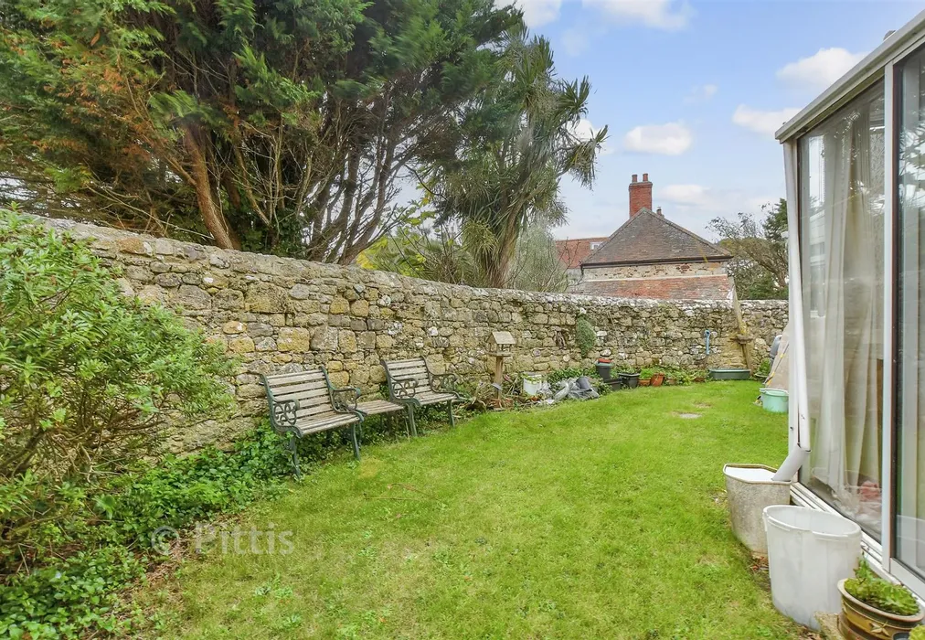 Rear Garden - Carpenters Lane, Brook, Newport, Isle of Wight - Wards of Kent