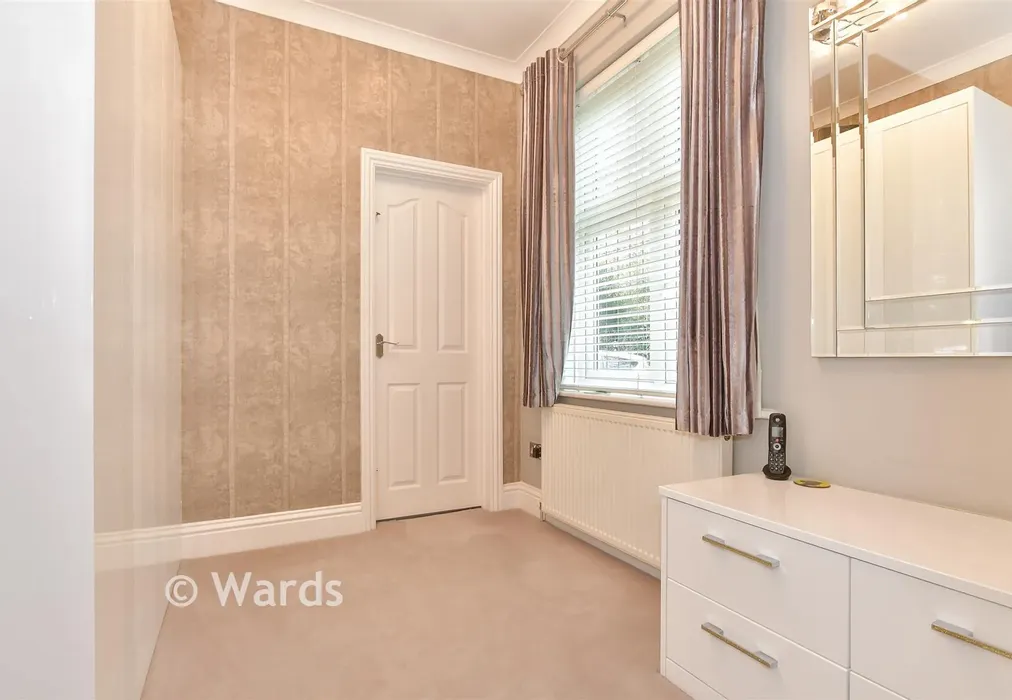 Dressing Room - Dillywood Lane, Higham, Rochester, Kent - Wards of Kent
