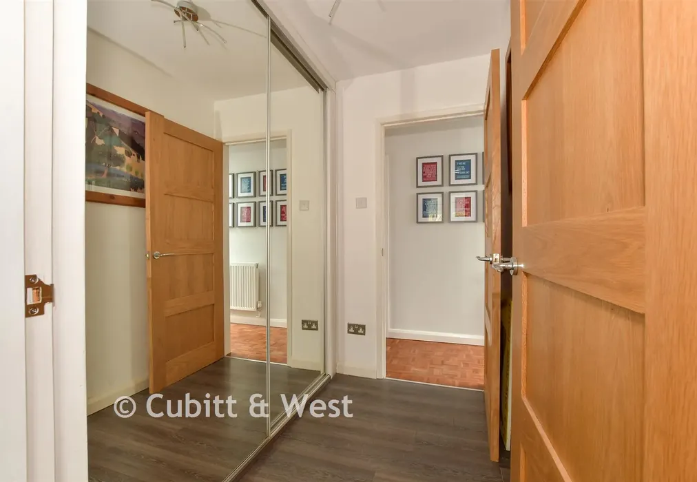 walk in wardrobe - Downsview Avenue, Woodingdean, Brighton, East Sussex - Wards of Kent