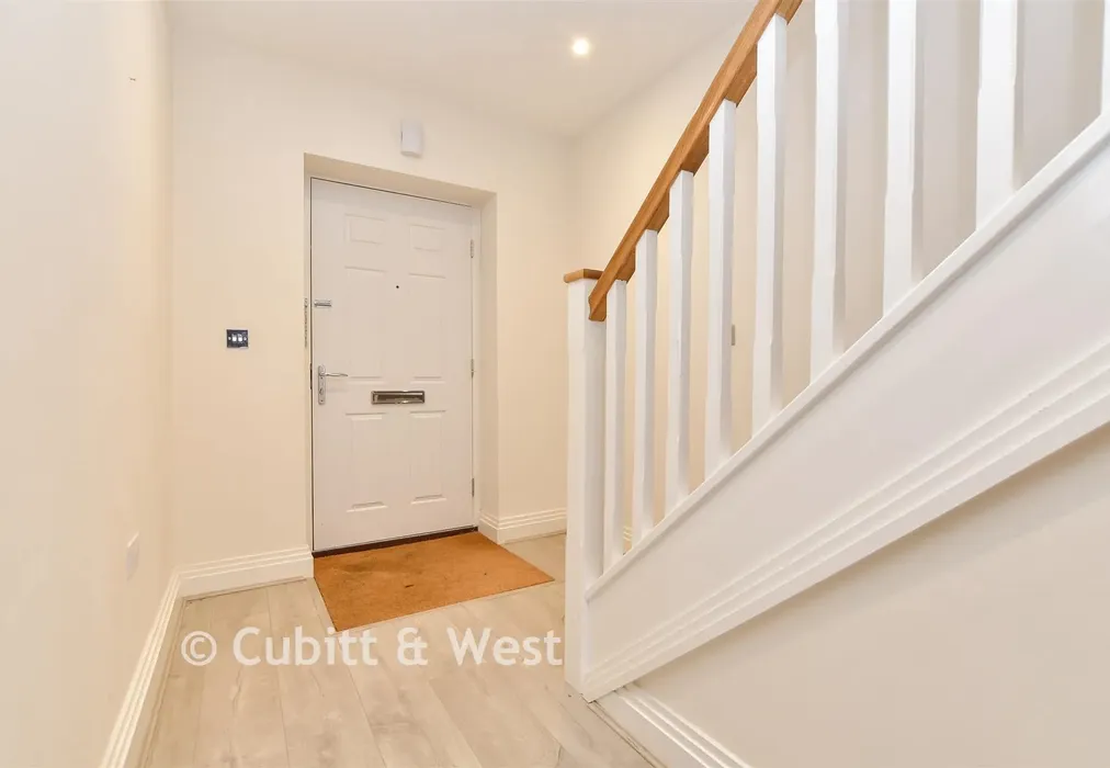 Entrance Hall - Nower Close, Epsom, Surrey - Wards of Kent