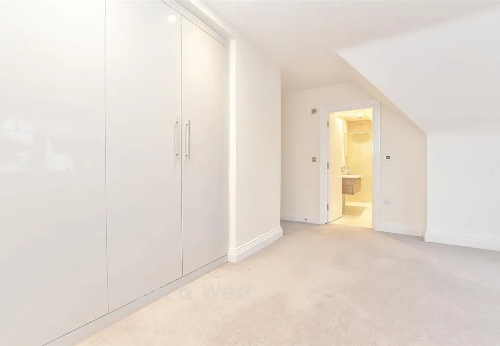 Bedroom 1 - Nower Close, Epsom, Surrey - Wards of Kent