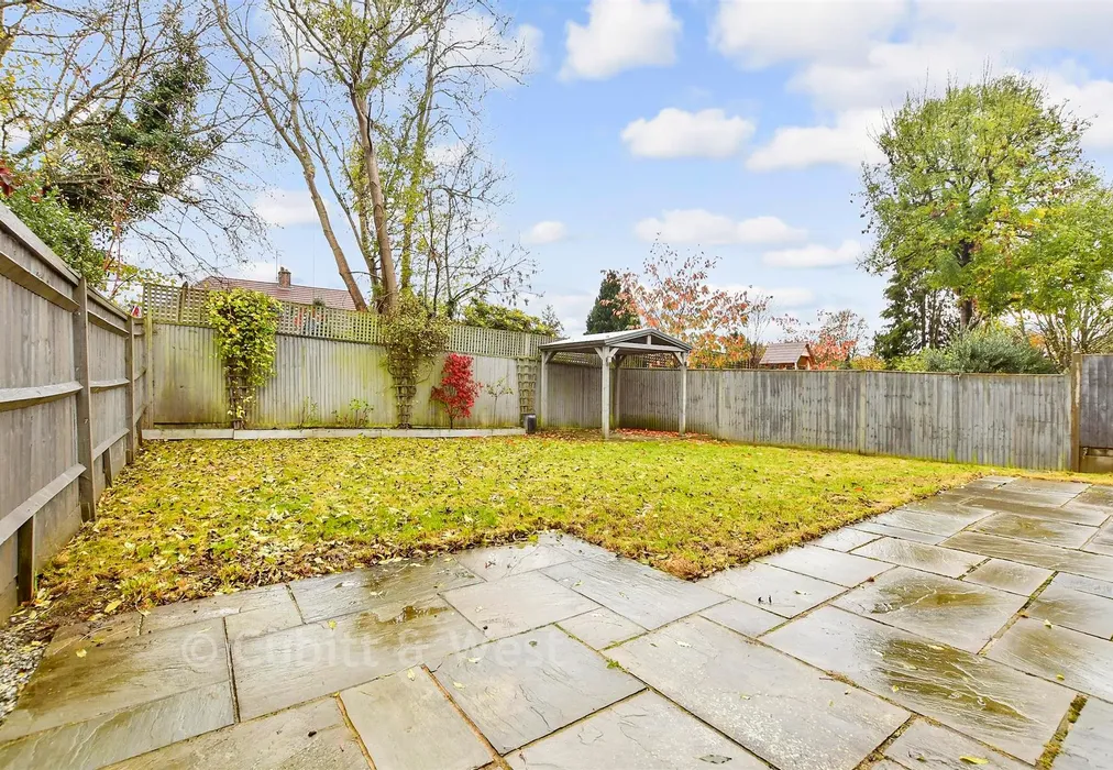 Rear Garden - Nower Close, Epsom, Surrey - Wards of Kent