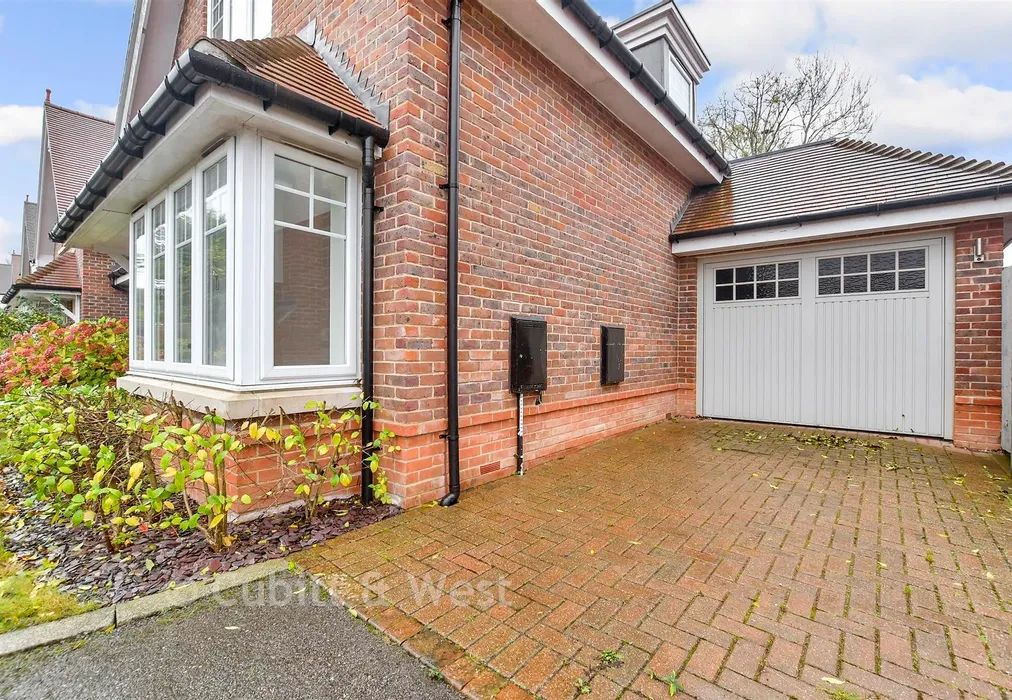 Driveway/Parking - Nower Close, Epsom, Surrey - Wards of Kent