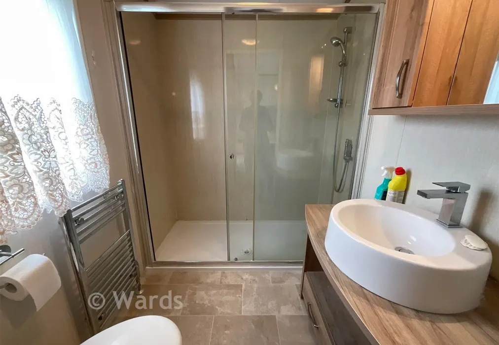 En-Suite Shower Room - Laburnham Grove, Birchington, Birchington, Kent - Wards of Kent