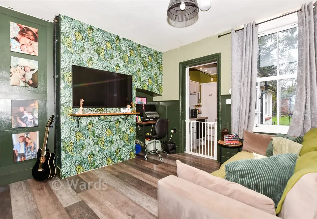 Lounge - Western Road, Maidstone, Kent - Wards of Kent