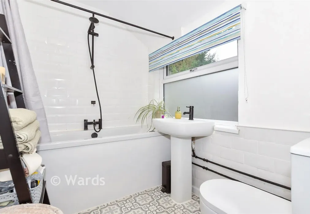 Bathroom - Western Road, Maidstone, Kent - Wards of Kent