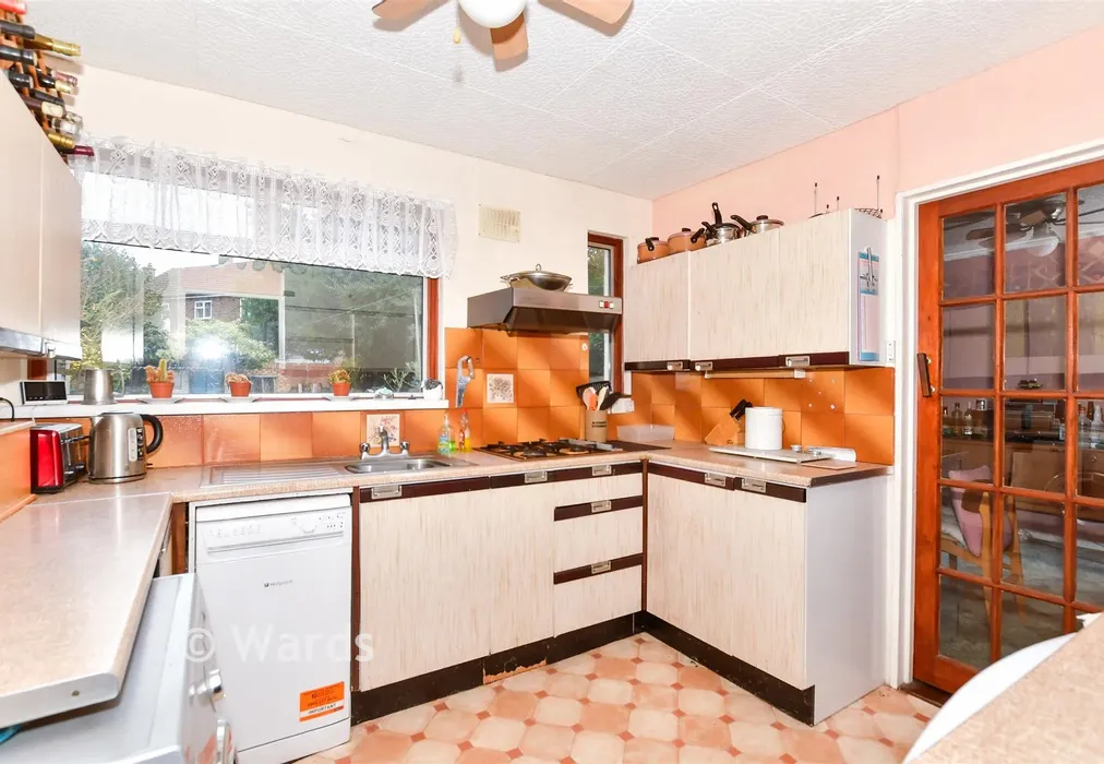 Kitchen - Essex Road, Shepway, Maidstone, Kent - Wards of Kent