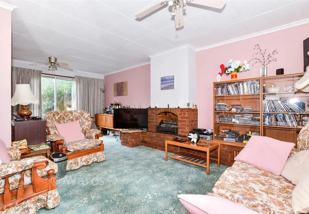 Lounge/Diner - Essex Road, Shepway, Maidstone, Kent - Wards of Kent