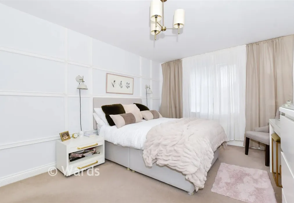Bedroom 1 - Derby Drive, Leybourne, West Malling, Kent - Wards of Kent