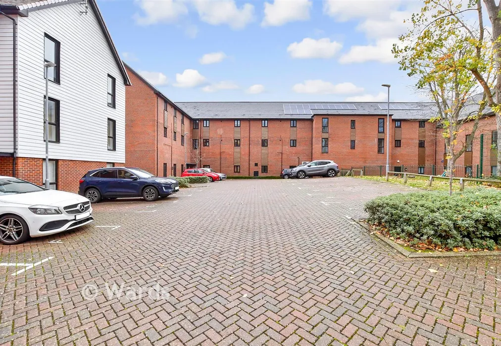 Driveway/Parking - Derby Drive, Leybourne, West Malling, Kent - Wards of Kent