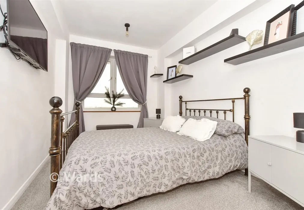 Bedroom 2 - The Gateway, Dover, Kent - Wards of Kent