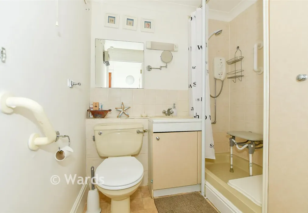Shower Room - Middle Row, Faversham, Kent - Wards of Kent
