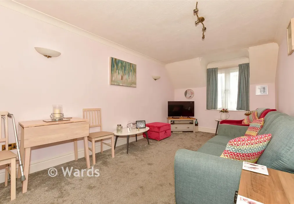 Lounge/Diner - Middle Row, Faversham, Kent - Wards of Kent