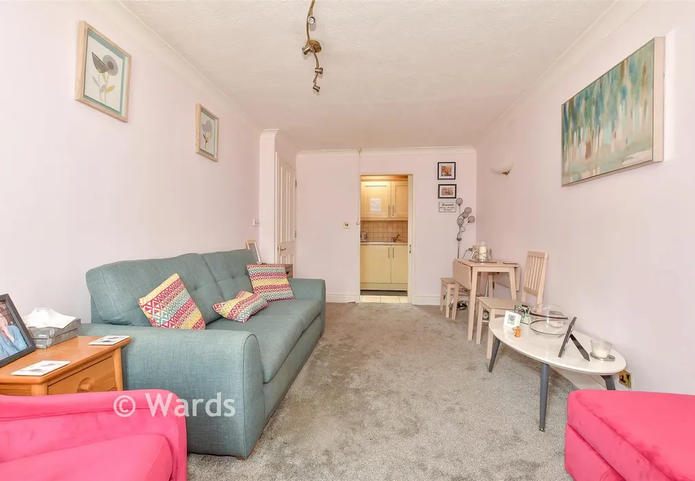 Lounge/Diner - Middle Row, Faversham, Kent - Wards of Kent