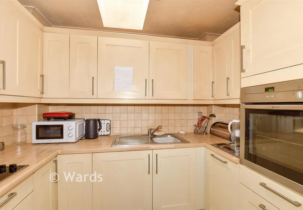 Kitchen - Middle Row, Faversham, Kent - Wards of Kent