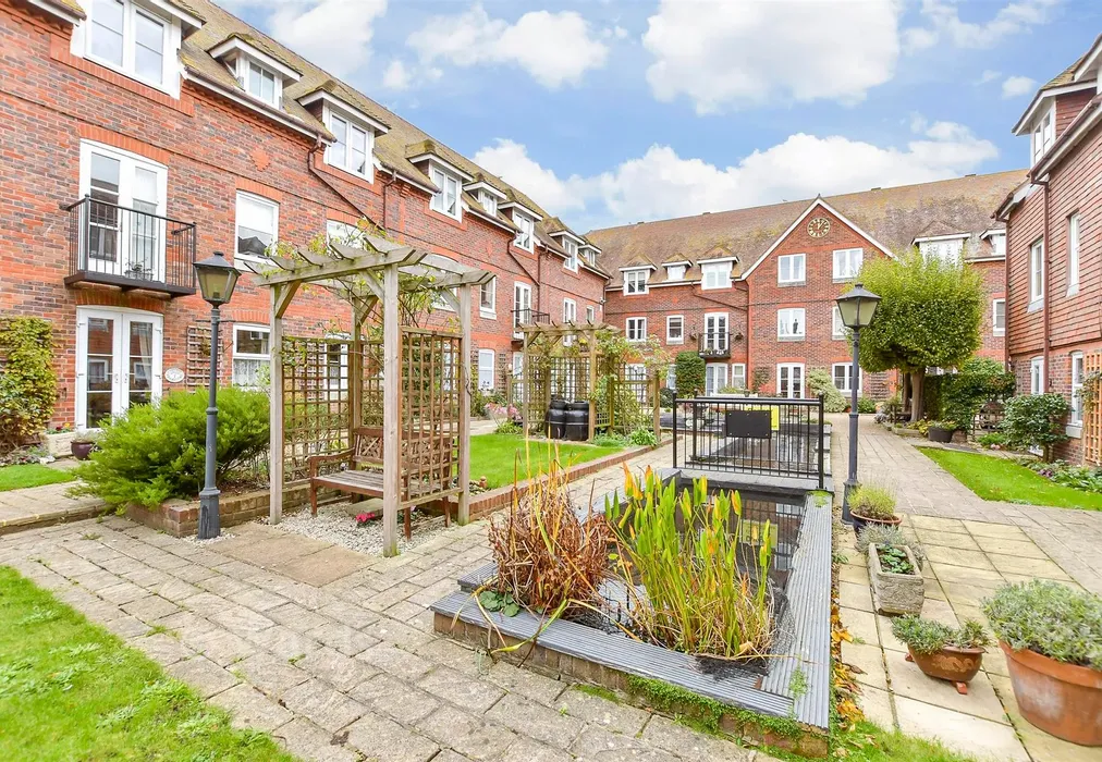 Communal Gardens - Middle Row, Faversham, Kent - Wards of Kent