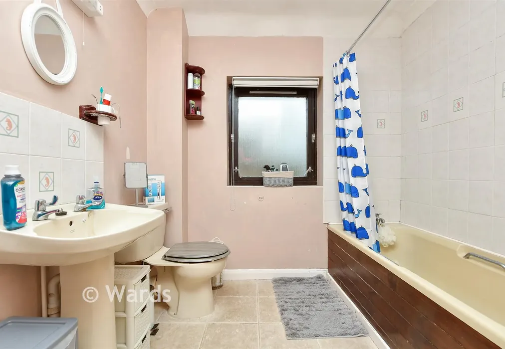 Bathroom - Shalmsford Street, Chartham, Canterbury, Kent - Wards of Kent