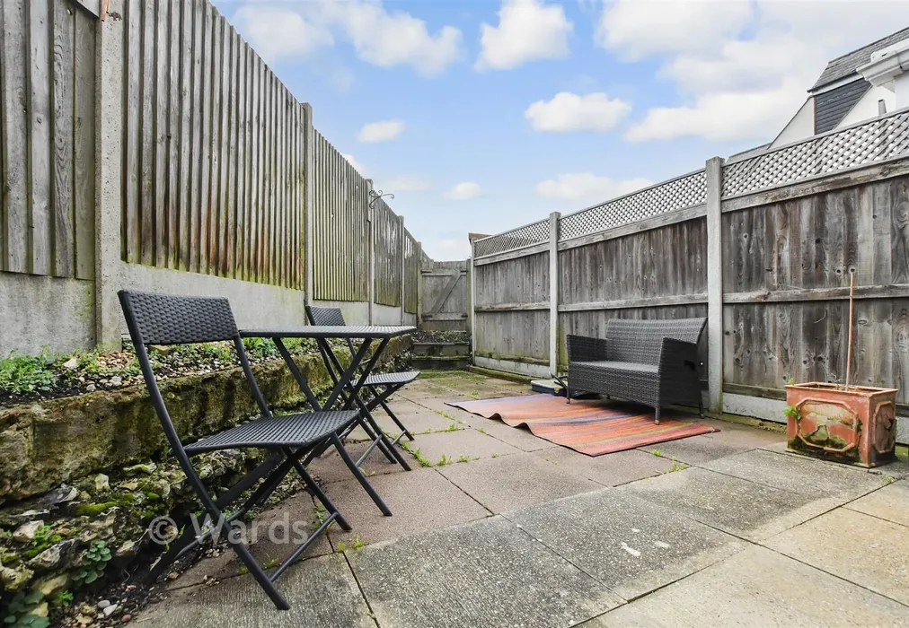 Rear Garden - Shalmsford Street, Chartham, Canterbury, Kent - Wards of Kent