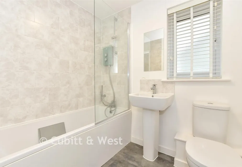 Bathroom - Neal Crescent, Littlehampton, West Sussex - Wards of Kent