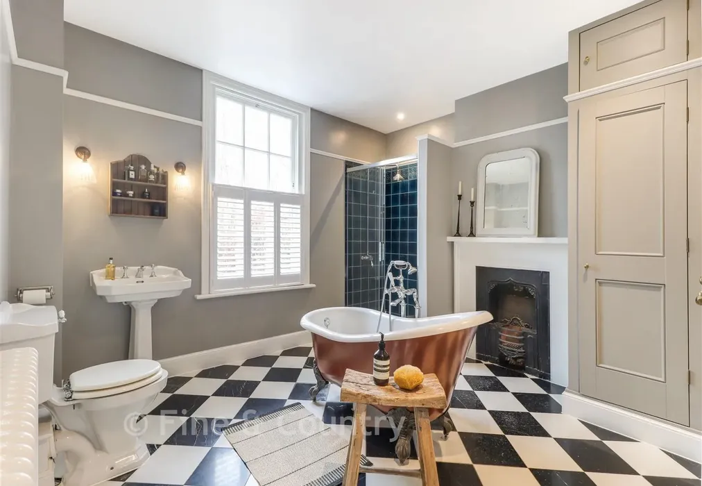 Family Bath/Shower Room - Canterbury Road, Wingham, Canterbury, Kent - Wards of Kent