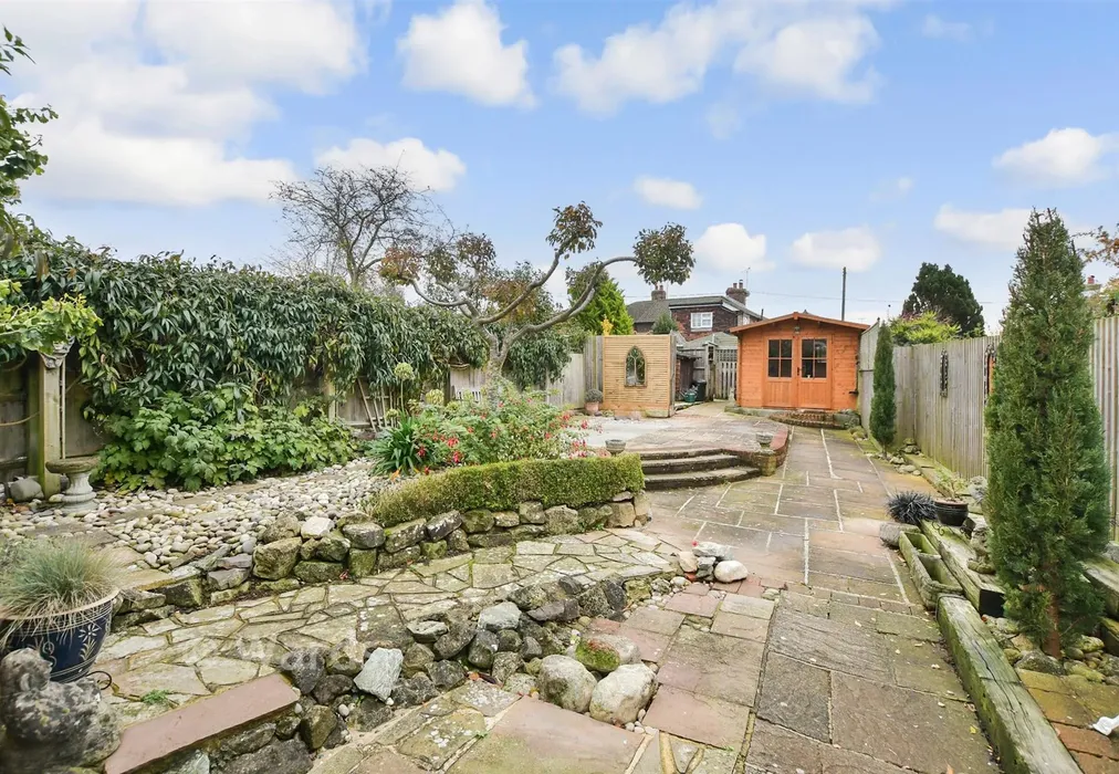 Rear Garden - Swan Lane, Sellindge, Ashford, Kent - Wards of Kent