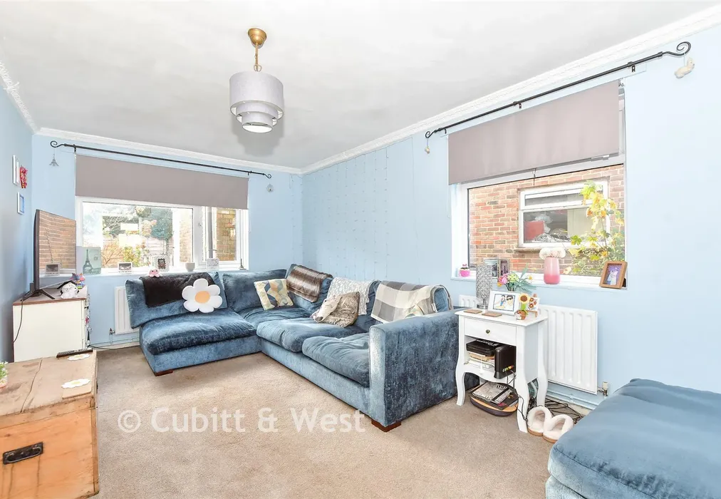 Lounge - Spinney North, Pulborough, West Sussex - Wards of Kent