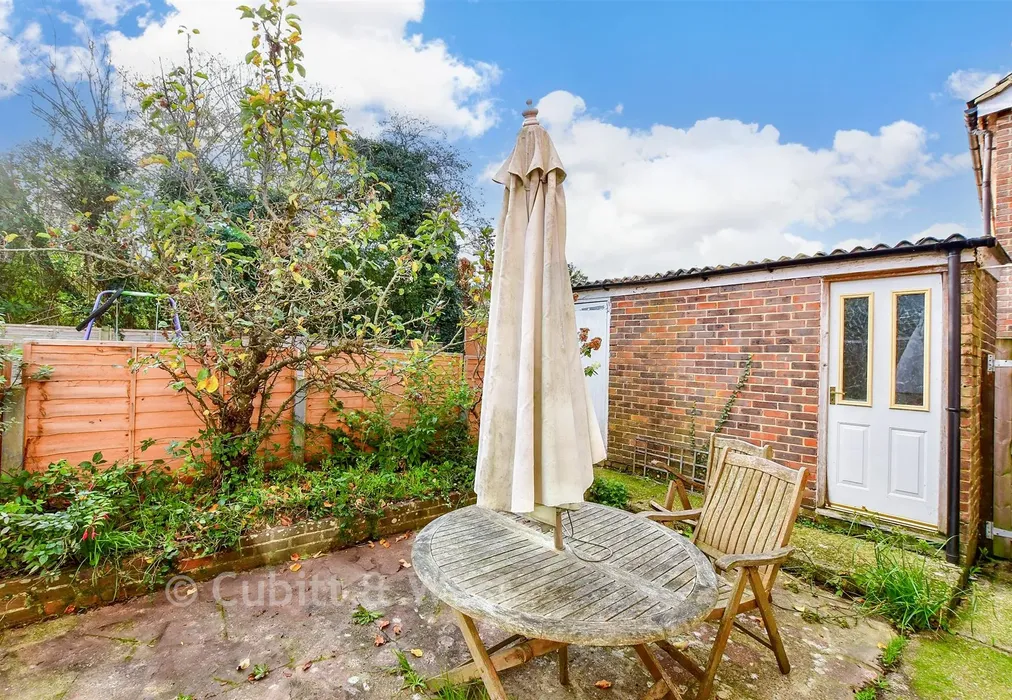 Rear Garden - Spinney North, Pulborough, West Sussex - Wards of Kent