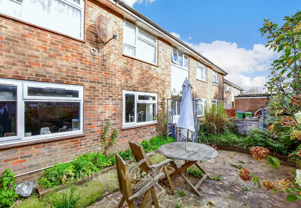 Rear Garden - Spinney North, Pulborough, West Sussex - Wards of Kent