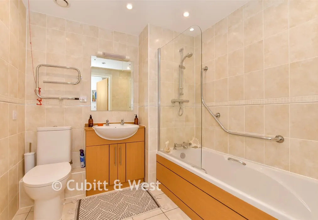 Bathroom - Beaconsfield Road, Waterlooville, Hampshire - Wards of Kent