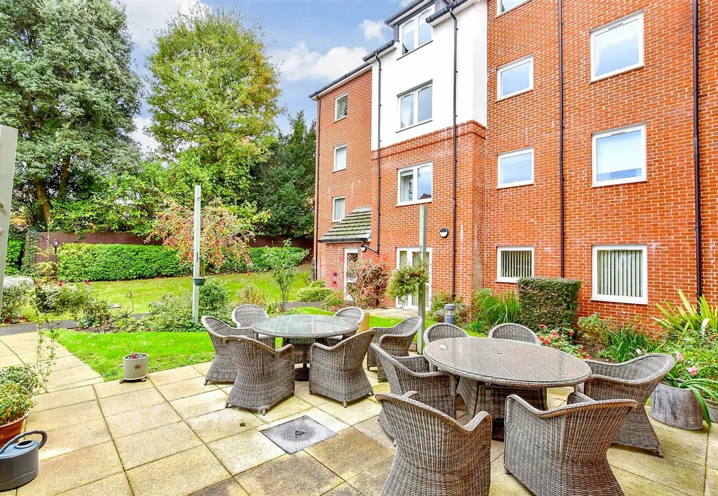 Communal Gardens - Beaconsfield Road, Waterlooville, Hampshire - Wards of Kent