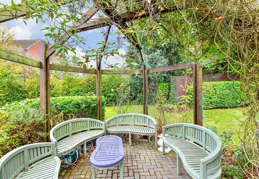 Communal Gardens - Beaconsfield Road, Waterlooville, Hampshire - Wards of Kent
