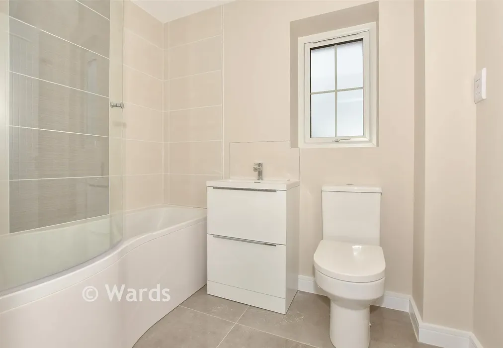 Bathroom - Scocles Farm, Scocles Road, Minster On Sea, Sheerness, Kent - Wards of Kent