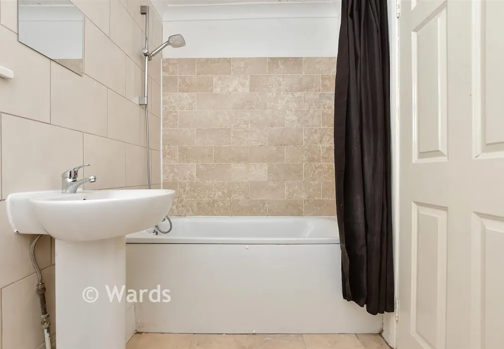 Bathroom - Godwin Road, Cliftonville, Margate, Kent - Wards of Kent