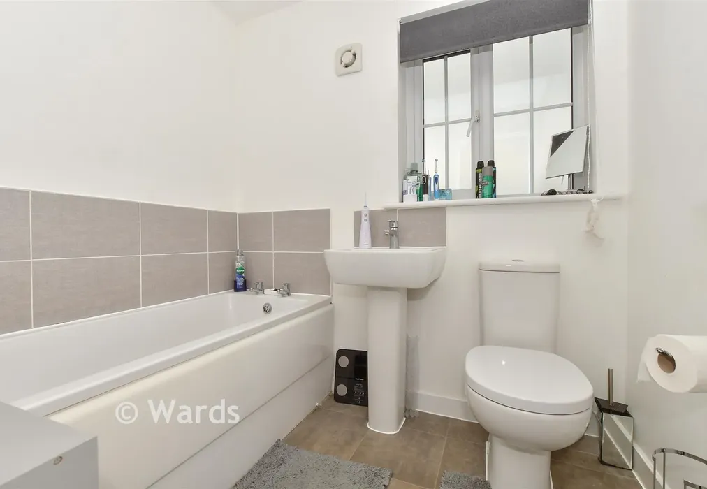 Bathroom - Drift Road, Aylesham, Canterbury, Kent - Wards of Kent
