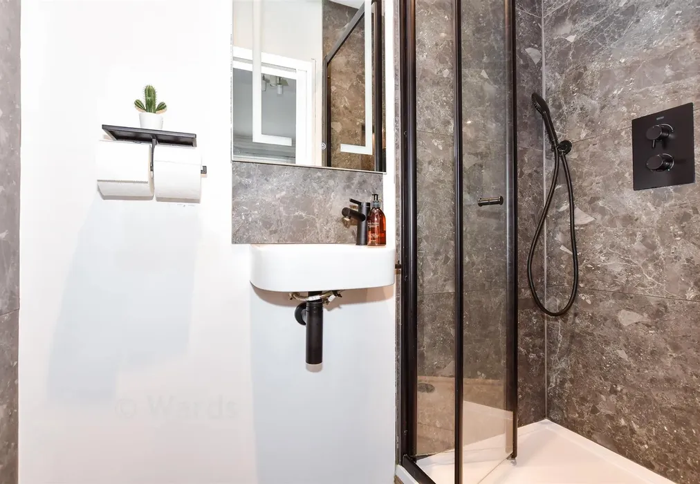 En-Suite Shower Room - Hastings Road, Maidstone, Kent - Wards of Kent