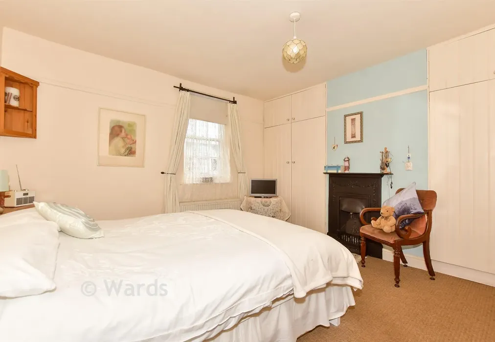 Bedroom 1 - Old Saltwood Lane, Saltwood, Hythe, Kent - Wards of Kent