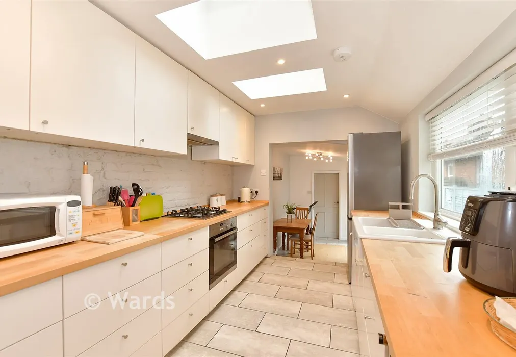 Kitchen - Woodside Road, Tonbridge, Kent - Wards of Kent
