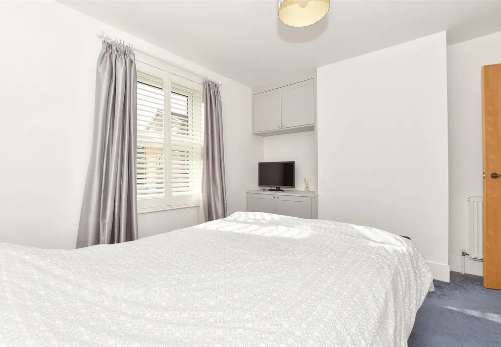 Bedroom 1 - Woodside Road, Tonbridge, Kent - Wards of Kent