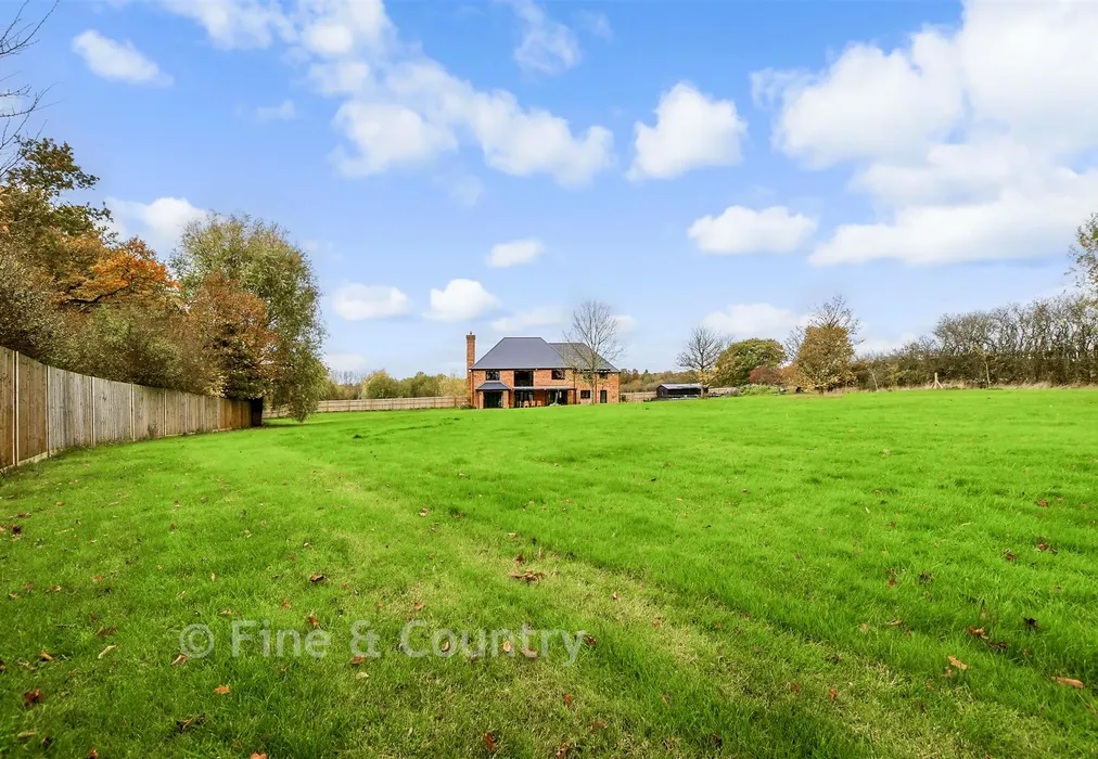 Rear Garden - Bears Green, Ashford, Kent - Wards of Kent