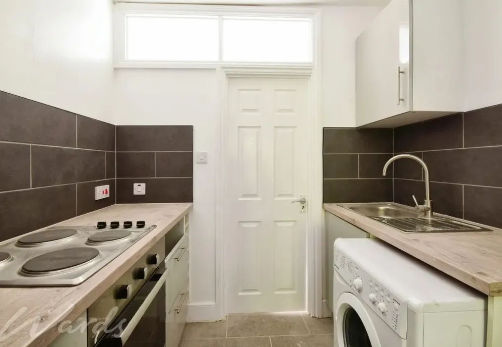 Kitchen - Castle Hill Road Dover CT16 - Wards of Kent