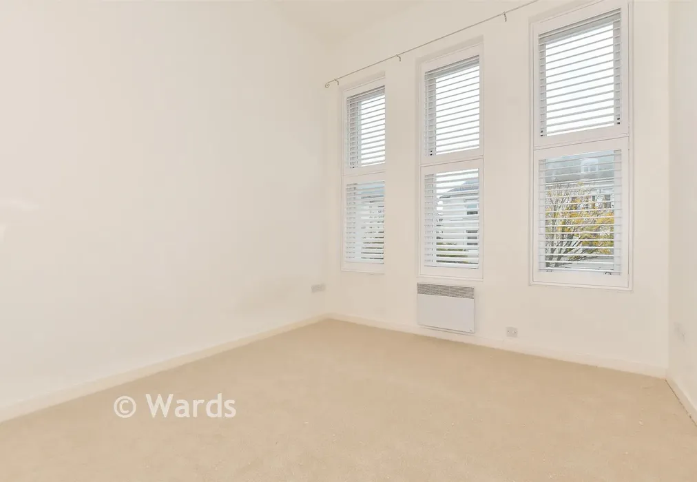 Bedroom 1 - Clifton Gardens, Folkestone, Kent - Wards of Kent