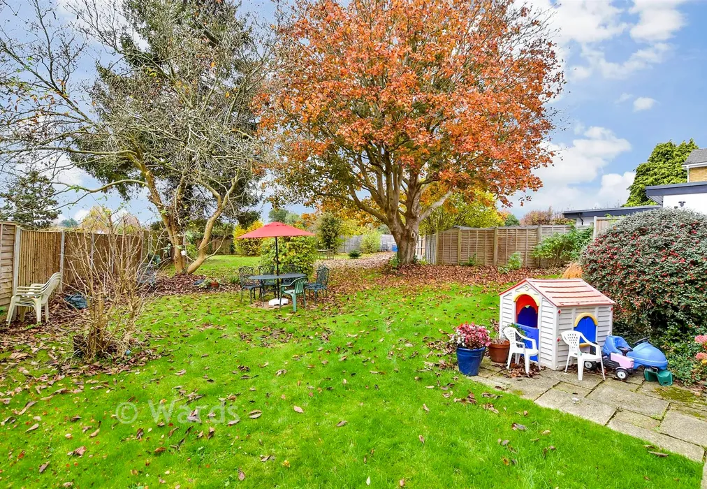 Rear Garden - The Orpines, Wateringbury, Maidstone, Kent - Wards of Kent
