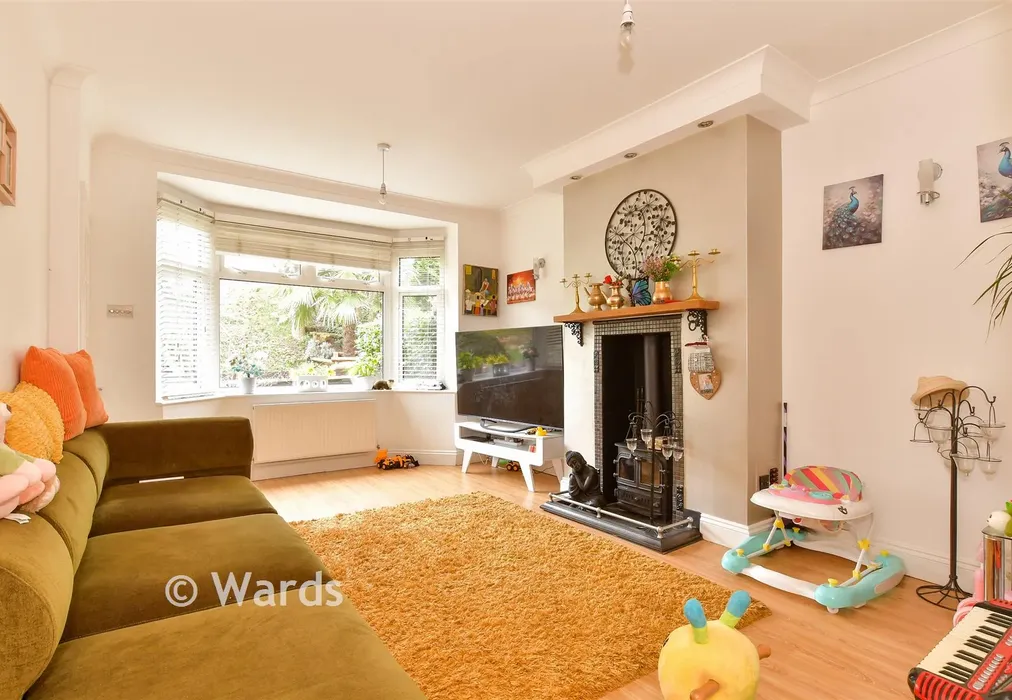 Lounge - Broom Hill Road, Strood, Rochester, Kent - Wards of Kent