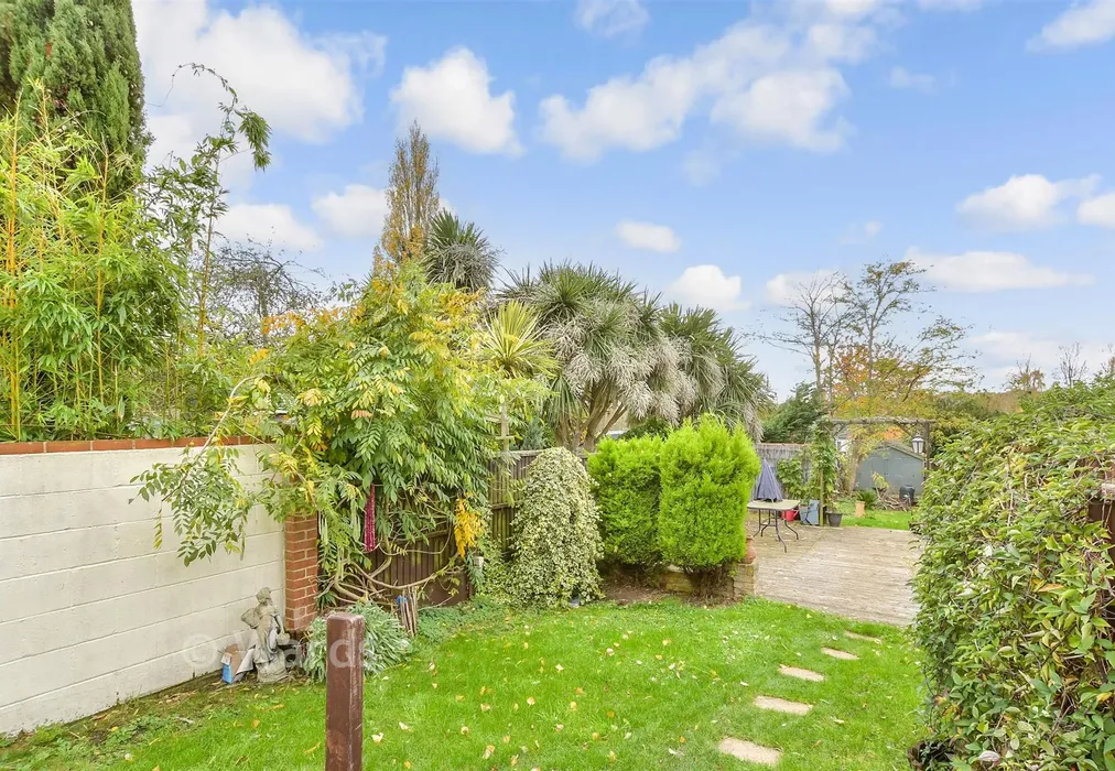 Rear Garden - Broom Hill Road, Strood, Rochester, Kent - Wards of Kent